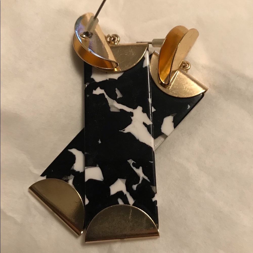 Black & white tortoise speckled earrings